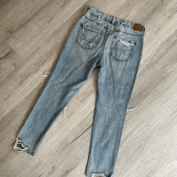 American Eagle Tomgirl Light Wash Destroyed Ripped Straight Leg Jeans - Picture 8 of 9